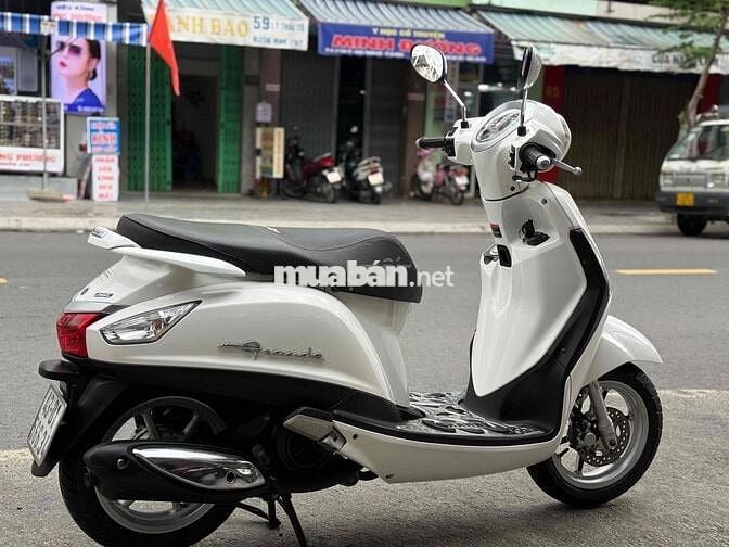 Grande bản màu trắng nguyên rin
