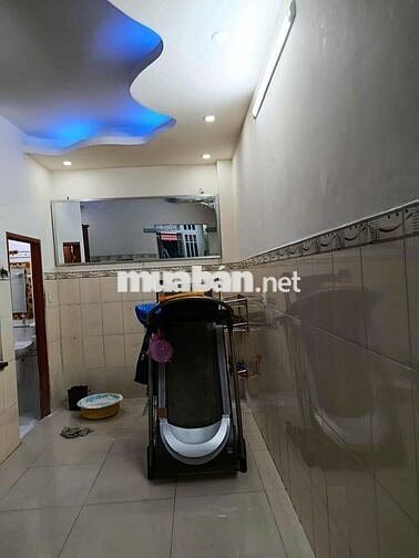 Nhà nguyên căn 4 tầng, có sân thượng, ngay chợ, trường học, Bình Tân