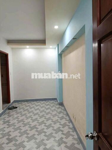 Nhà nguyên căn 4 tầng, có sân thượng, ngay chợ, trường học, Bình Tân