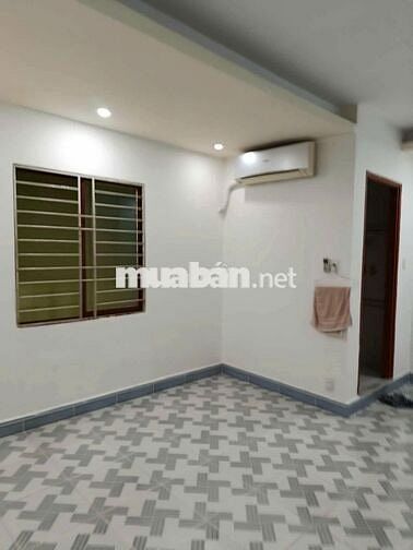 Nhà nguyên căn 4 tầng, có sân thượng, ngay chợ, trường học, Bình Tân