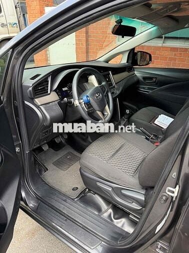 Toyota Innova 2018 2.0E - 49000 km 7 c số sàn