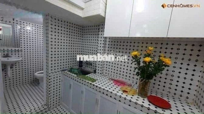 Cho thuê căn hộ tập thể tầng 3, mặt phố Nguyên Hồng có thương lượng