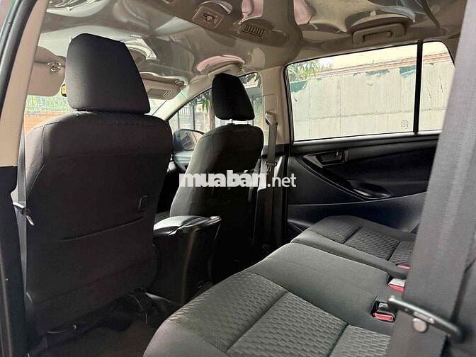 Toyota Innova 2018 2.0E - 49000 km 7 c số sàn