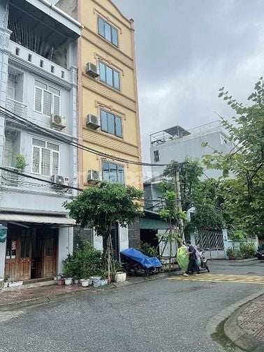 5 tầng /35m2 / 8tỷ45 nhõ ô tô thạch bàn long biên  sổ đỏ  mới cần bán