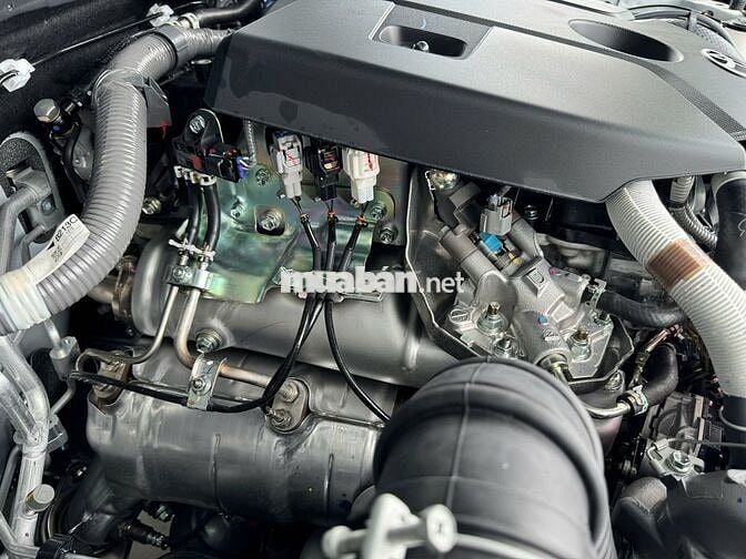 Toyota Fortuner Legender, mới đi 10 km (mười km).