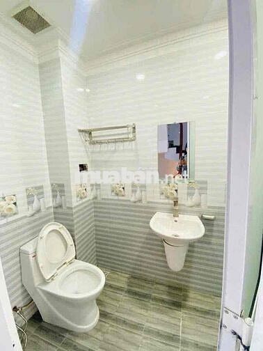 CHÍNH CHỦ CẦN BÁN GẤP CĂN NHÀ 65m2, 1 Trệt 2 Lầu, SỔ HỒNG RIÊNG, HXH