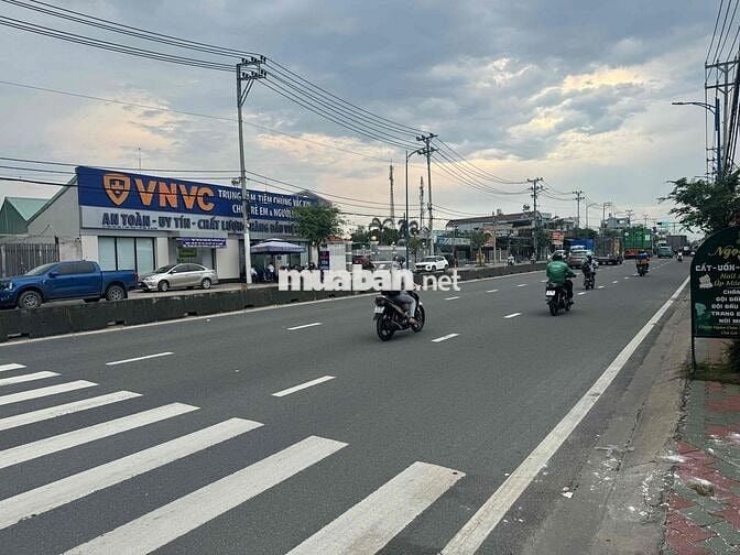 cho thuê mặt bằng 220m2 mặt tiền đường Đặng Thúc Vịnh, Hóc môn