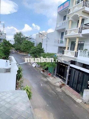 CHÍNH CHỦ CẦN BÁN GẤP CĂN NHÀ 65m2, 1 Trệt 2 Lầu, SỔ HỒNG RIÊNG, HXH