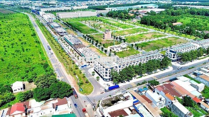 cần bán gấp lô 100m2 giá 2ty65, Đối diện công viên STC long thành .SHR