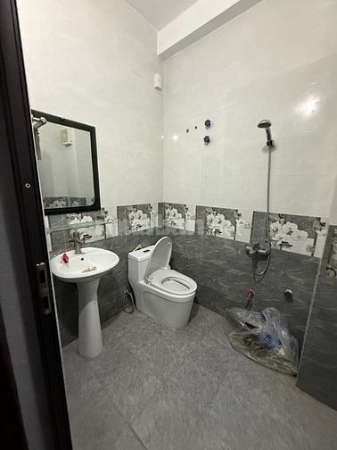 MẶT PHỐ Ô TÔ TẢI TRÁNH - KINH DOANH - ĐƯỜNG THÔNG- TT NGỌC THUỴ. 8.9 T