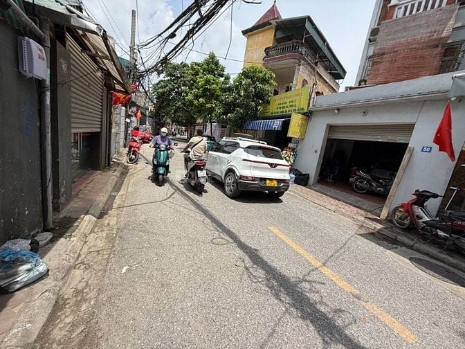 MẶT PHỐ Ô TÔ TẢI TRÁNH - KINH DOANH - ĐƯỜNG THÔNG- TT NGỌC THUỴ. 8.9 T