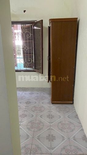 Cho thuê nhà 2 tầng trong ngõ, phố Hồng Mai 