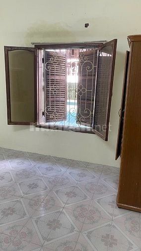 Cho thuê nhà 2 tầng trong ngõ, phố Hồng Mai 