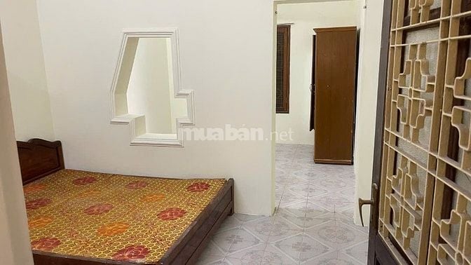 Cho thuê nhà 2 tầng trong ngõ, phố Hồng Mai 