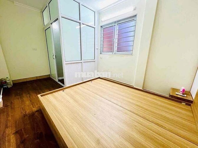 Bán nhà tập thể phố Lê Gia Định oto đỗ cửa nhà đẹp 2 thoáng ở ngay 80m