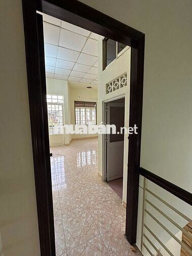 Cho thuê nhà mặt tiền ngay Độc Lập,2 tầng,2pn, tặng máy lạnh, giá 14tr