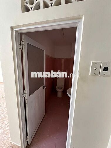 Cho thuê nhà mặt tiền ngay Độc Lập,2 tầng,2pn, tặng máy lạnh, giá 14tr