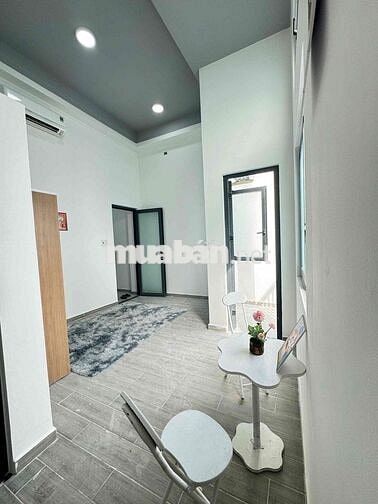Ngay Làng Đại Học phòng full nội thất mới xây có ban công