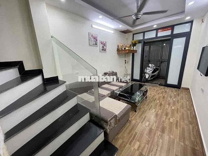 🏡 Bán nhà Âu Cơ – Ngách Đường Hoa, nhà đẹp ở ngay 📐 Diện tích: 42m² |