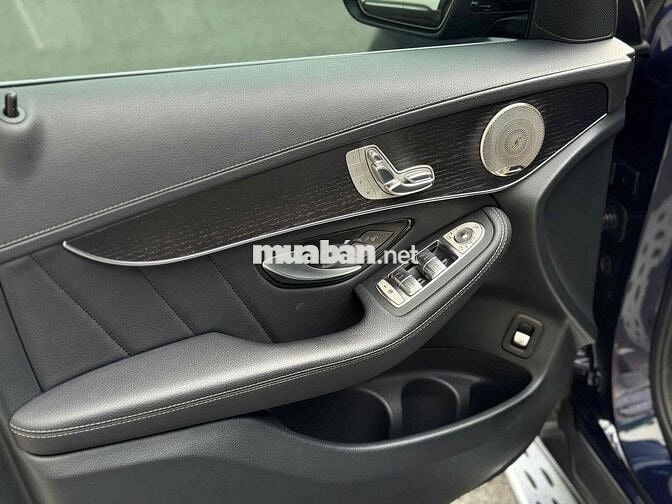 Mercedes Benz GLC 2021 300 4MATIC - 60000 km