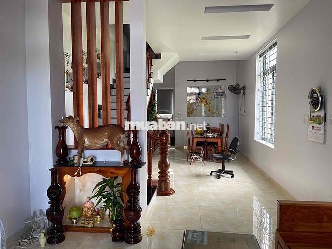 Cho thuê nhà full nội thất, ưu tiên thuê lâu dài, có vườn rau và bể cá