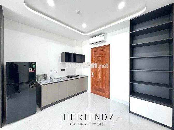 Phòng rộng hơn 40m2, bancol, vô bóc seal, thang máy, mặt tiền đường
