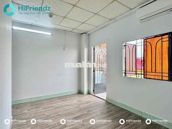 căn hộ ban công và cửa sổ trời sáng , Tạ quang bửu F5 sát Q5