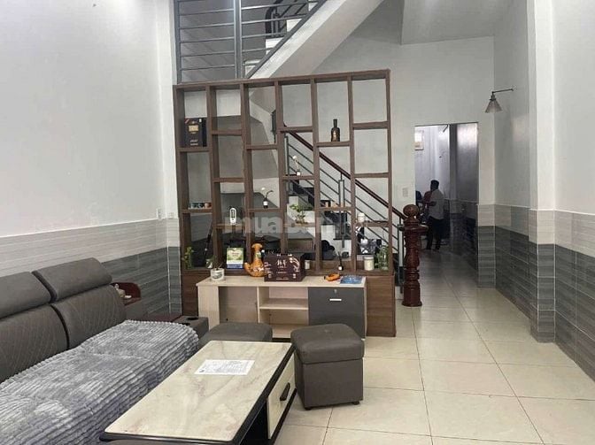 Nhà Ngay Tô Ký - 100m² - 3 tầng - 4,6 tỷ - Sổ hồng riêng - hẻm xe tải