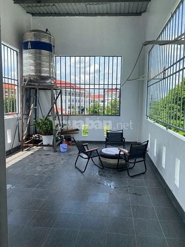 Nhà Ngay Tô Ký - 100m² - 3 tầng - 4,6 tỷ - Sổ hồng riêng - hẻm xe tải