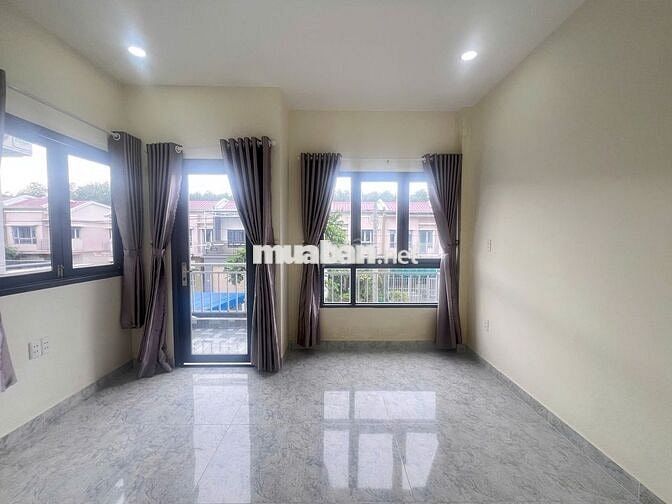 Nhà nguyên căn 2 tầng, 2PN, 2WC, tại KĐT Oasis - Gần Đại học Việt Đức