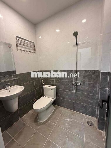 CHO THUÊ NHÀ MỚI XÂY 4 PHÒNG NGỦ BAN CÔNG