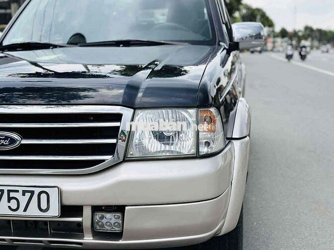 Ford Everest 2006 2.6L 4x2 MT - 300000 km