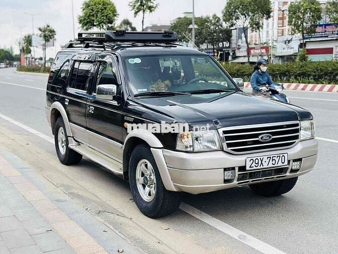 Ford Everest 2006 2.6L 4x2 MT - 300000 km