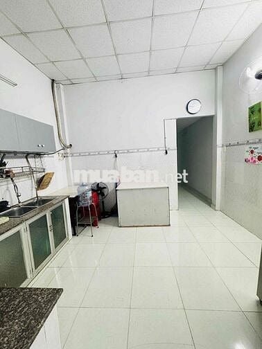 Chính chủ cho thuê nguyên căn mặt tiền xe hơi cách chợ Đầu mối 600m
