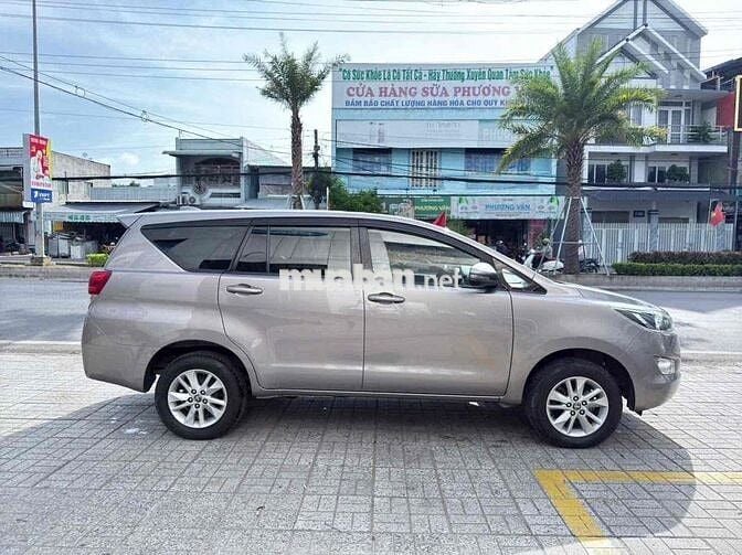Innova 2020 E 2.0 MT. Trả trước 180tr nhận xe.