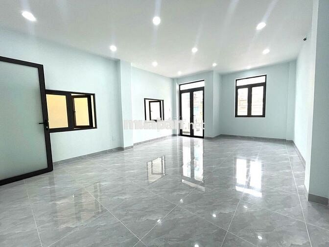 5 x 20 xe hơi để trong sân nhà 1 lầu phòng lớn cực thoáng ở làm VP