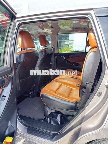 Innova 2020 E 2.0 MT. Trả trước 180tr nhận xe.