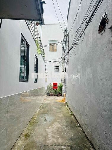 NHÀ 2txx + GẦN 30m2 GẦN HẺM XE HƠI