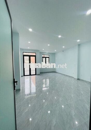 5 x 20 xe hơi để trong sân nhà 1 lầu phòng lớn cực thoáng ở làm VP