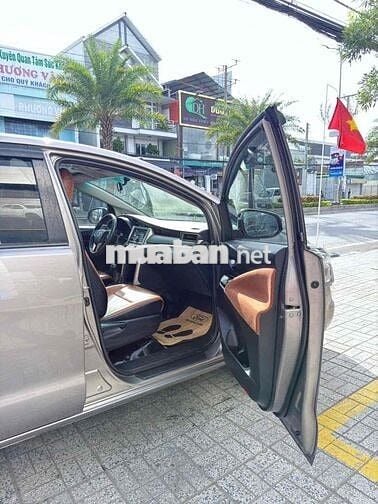 Innova 2020 E 2.0 MT. Trả trước 180tr nhận xe.