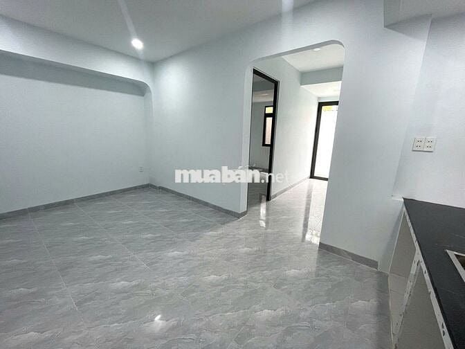 5 x 20 xe hơi để trong sân nhà 1 lầu phòng lớn cực thoáng ở làm VP
