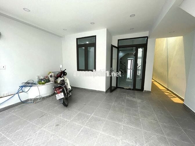 5 x 20 xe hơi để trong sân nhà 1 lầu phòng lớn cực thoáng ở làm VP
