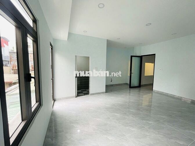 5 x 20 xe hơi để trong sân nhà 1 lầu phòng lớn cực thoáng ở làm VP