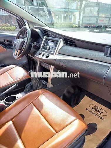 Innova 2020 E 2.0 MT. Trả trước 180tr nhận xe.