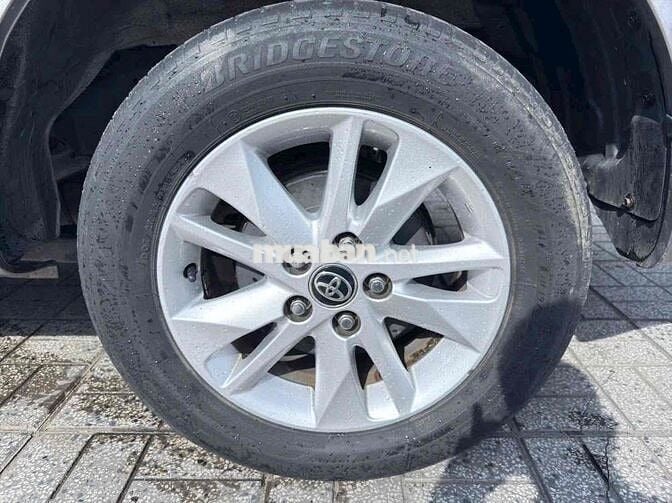 Innova 2020 E 2.0 MT. Trả trước 180tr nhận xe.