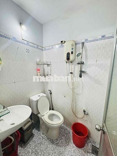 Chính chủ cho thuê nguyên căn mặt tiền xe hơi cách chợ Đầu mối 600m