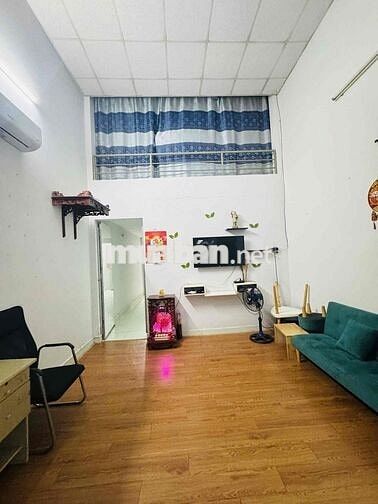 Chính chủ cho thuê nguyên căn mặt tiền xe hơi cách chợ Đầu mối 600m