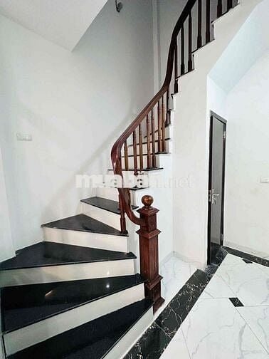 NHÀ ĐẸP NỘI THẤT XỊN SÒ, NGÕ RỘNG CÓ CHỖ ĐỂ Ô TÔ