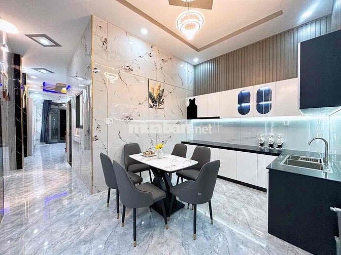 Nhà mới xây nội thất cao cấp. hoàn công đây đủ