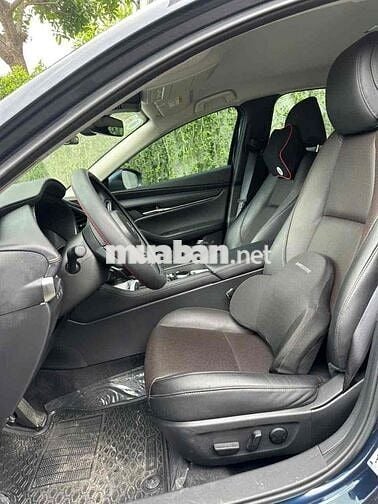 Mazda 3 2024 1.5L Luxury - 10000 km